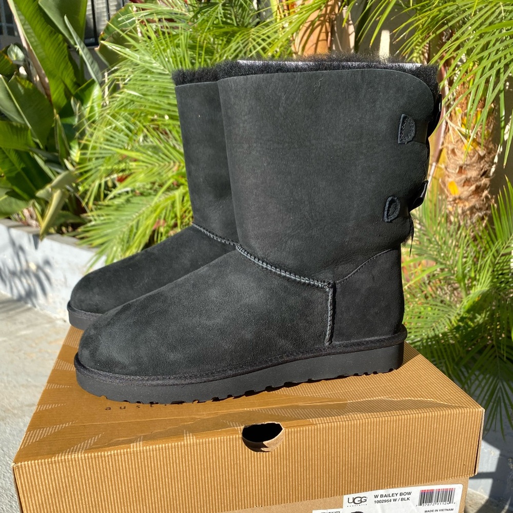 Uggs Bailey bow size 11 (new)